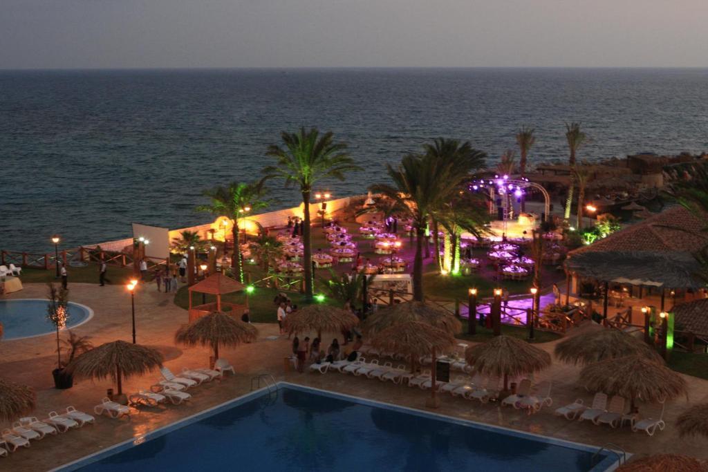 Sawary Beach Hotel Батрун Экстерьер фото