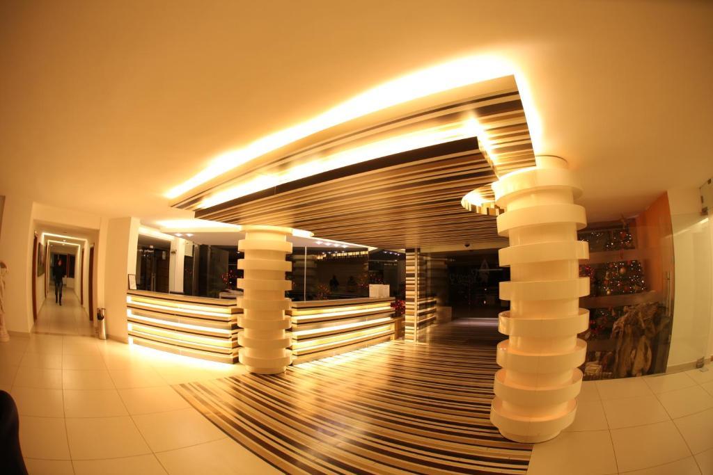 Sawary Beach Hotel Батрун Экстерьер фото