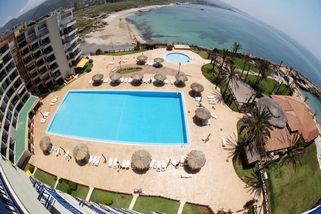Sawary Beach Hotel Батрун Экстерьер фото