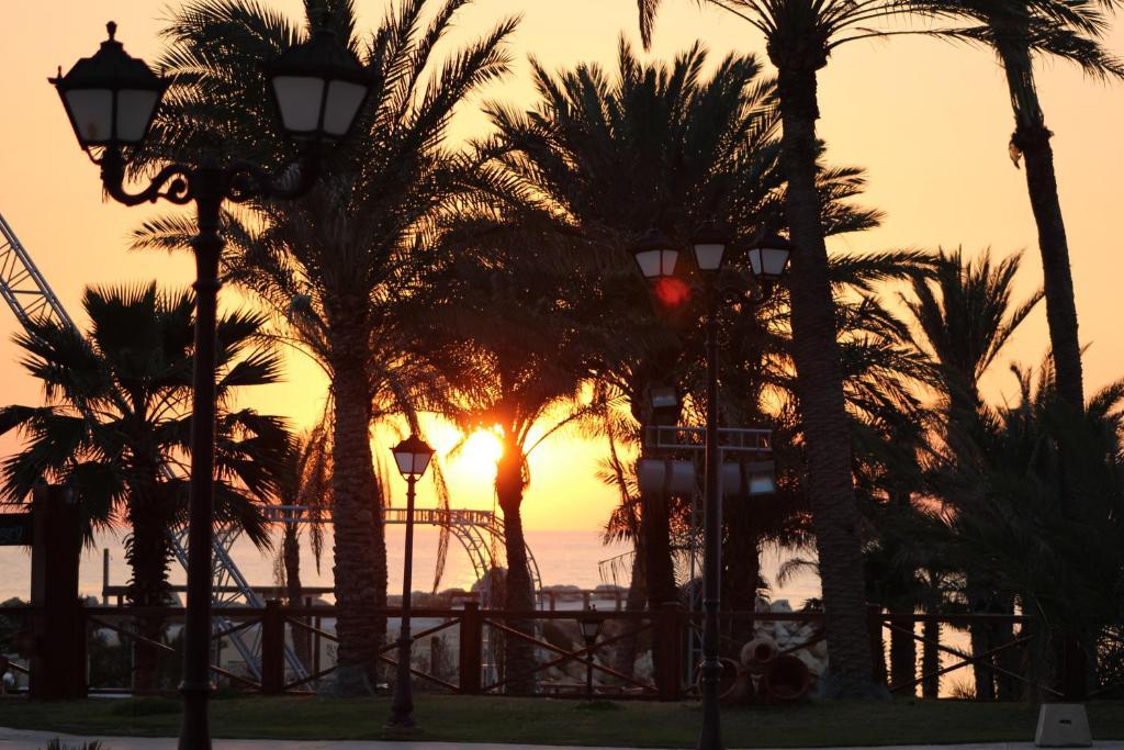 Sawary Beach Hotel Батрун Экстерьер фото