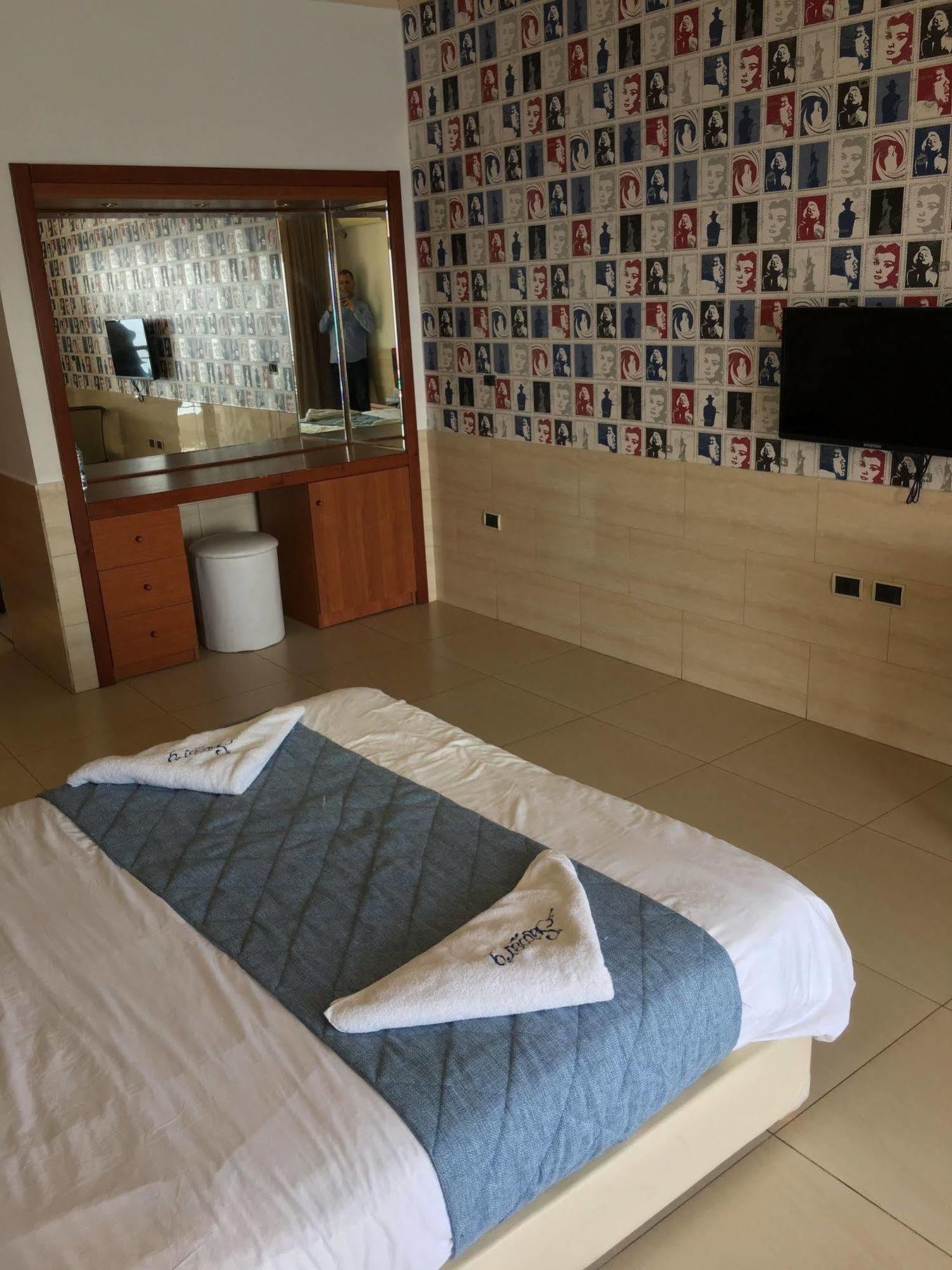 Sawary Beach Hotel Батрун Экстерьер фото